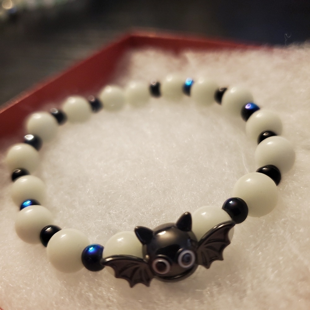 Bracelets - Picture 4 of 16